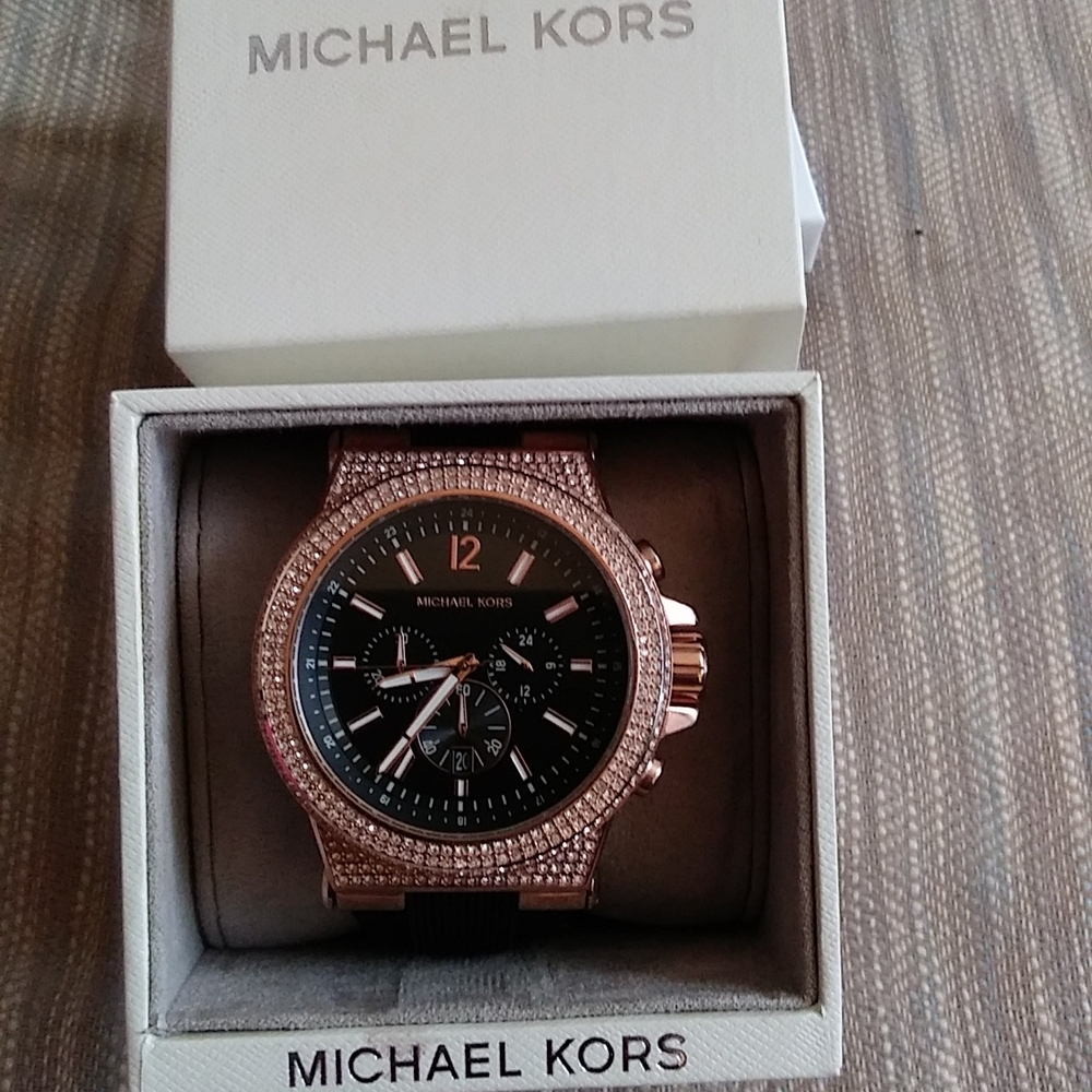 This is a Michael Kors watch,universal size also in rose gold with black band.